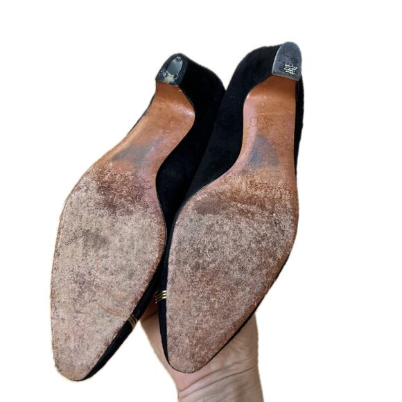 Vintage 1980s Black Suede Heels Gold Trim Made in Italy / size 8 Narrow - Picture 4 of 4